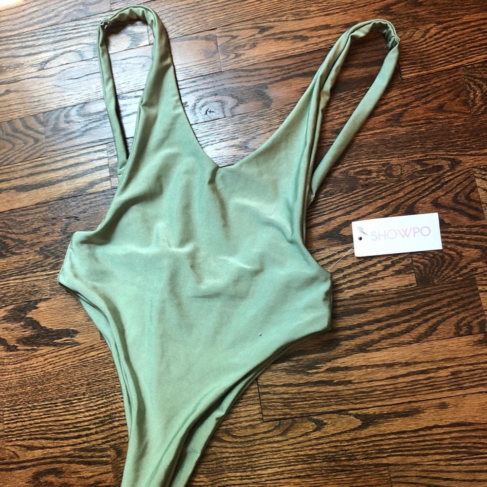 Showpiece Pamela One Piece Green